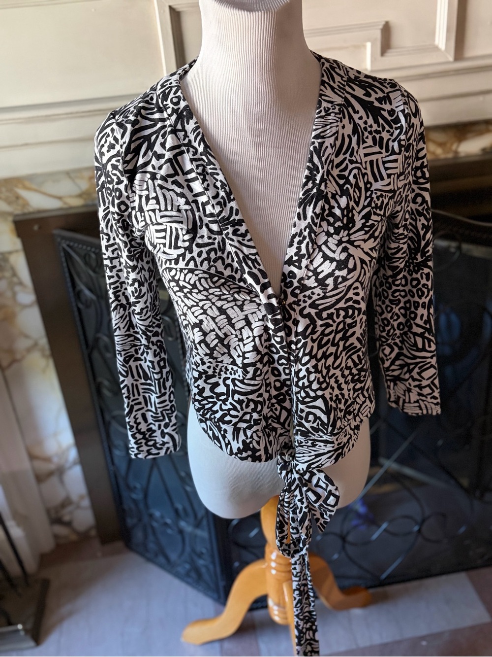 Lilly Pulitzer Black & White Abstract Tie-Front Button Down Top